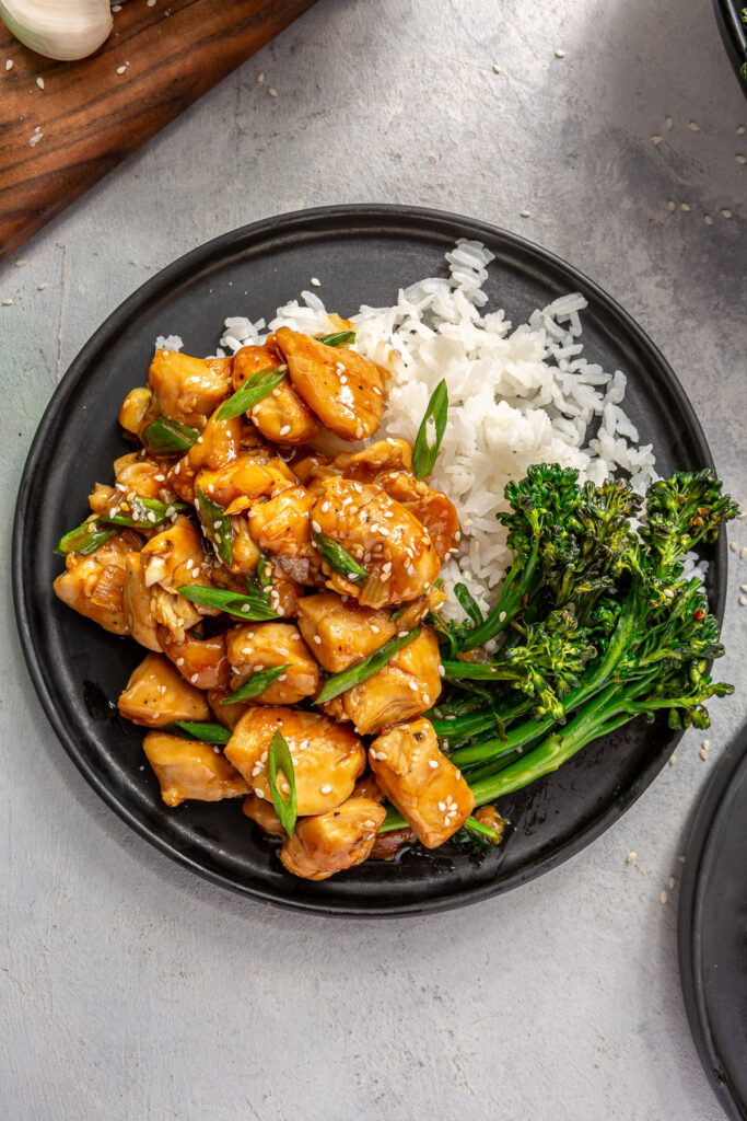 https://rachaelsgoodeats.com/wp-content/uploads/2019/12/230921_honey-sesame-chicken-15-683x1024.jpg