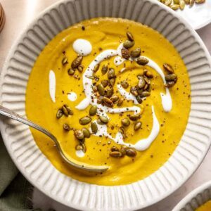 Kabocha curry cashew soup served with pumpkin seed topping – gluten-free, dairy-free recipe