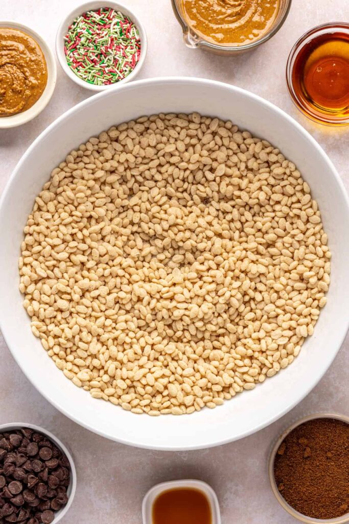 Mixed brown rice cereal and ground flaxseed meal in a bowl for salted peanut butter bars base