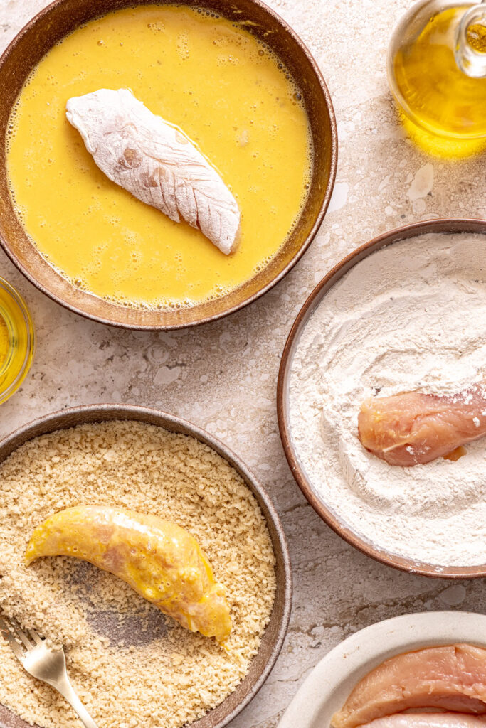 Three-bowl dredging station for crispy chicken tenders