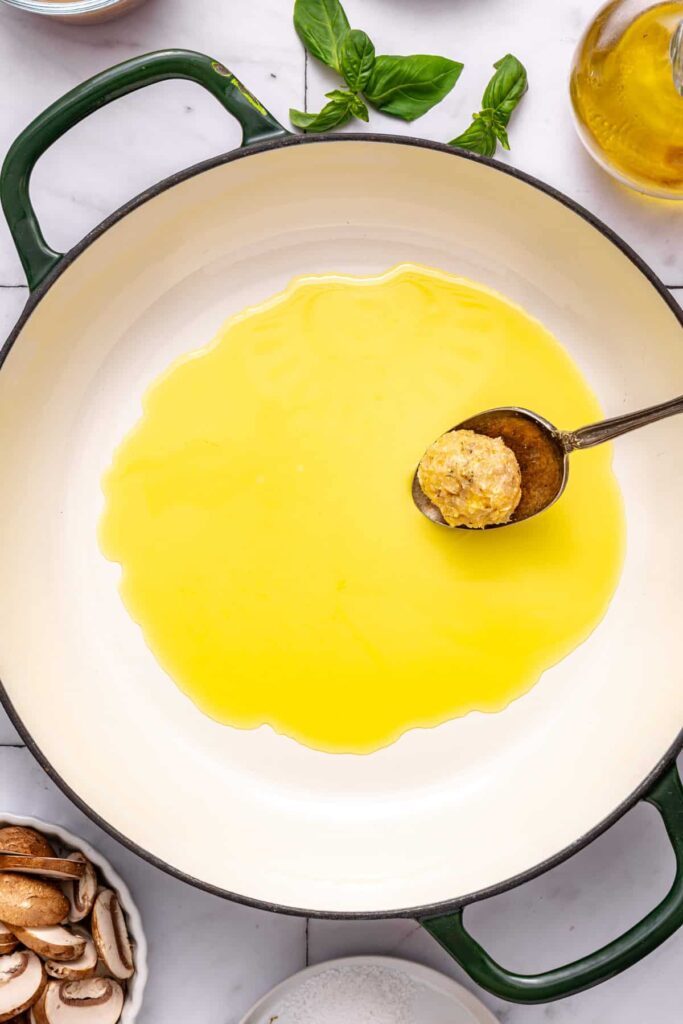 Cooking chicken meatballs in one pan until golden brown