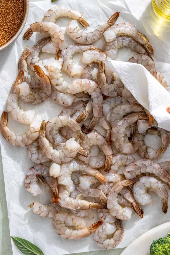 Preparing shrimp for shrimp stir fry with simple seasoning