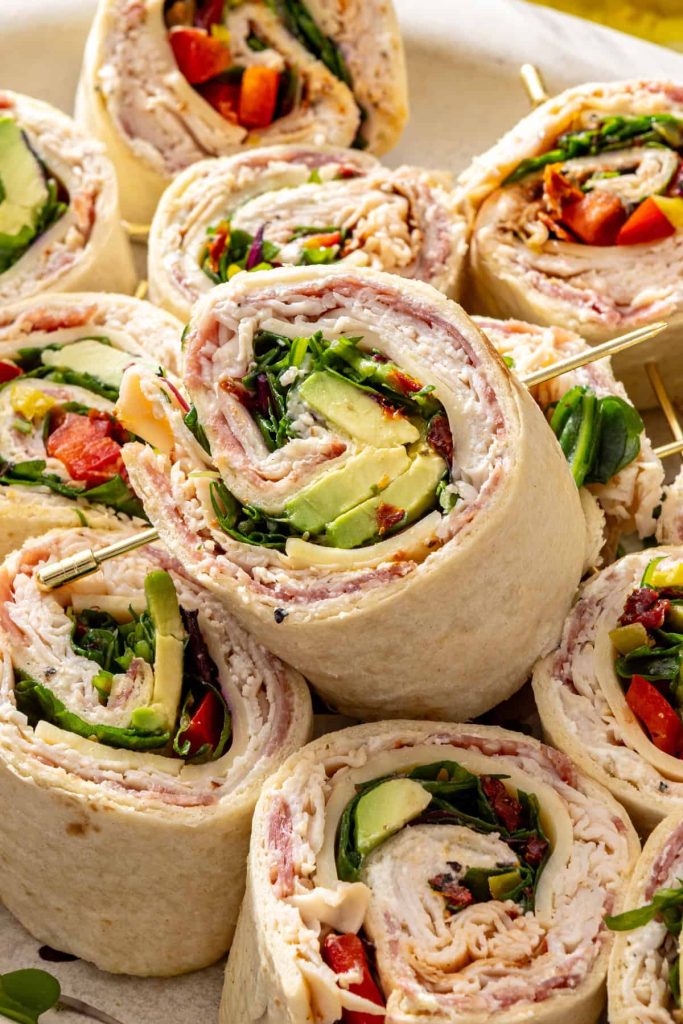 High-protein lunch pinwheels with turkey and cottage cheese spread